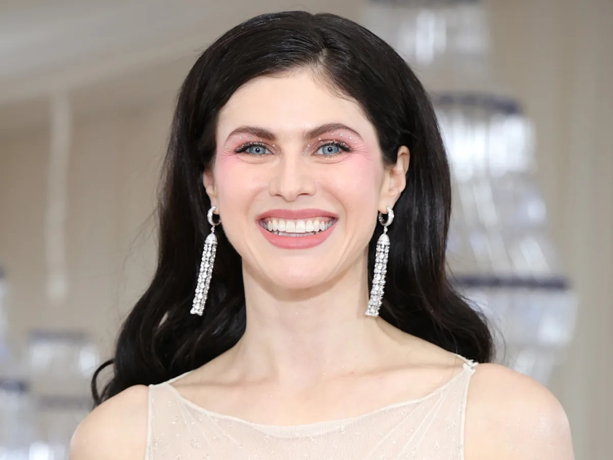Alexandra Daddario Shares Son's Photo, Ignites Hercules Comparisons Online Alexandra Daddario Shares Son's Photo, Ignites Hercules Comparisons Online