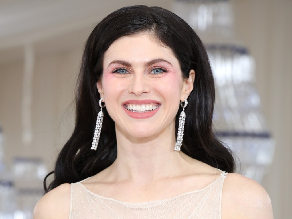 Alexandra Daddario's Son: Striking Resemblance To Hercules In New Photo Alexandra Daddario's Son: Striking Resemblance To Hercules In New Photo