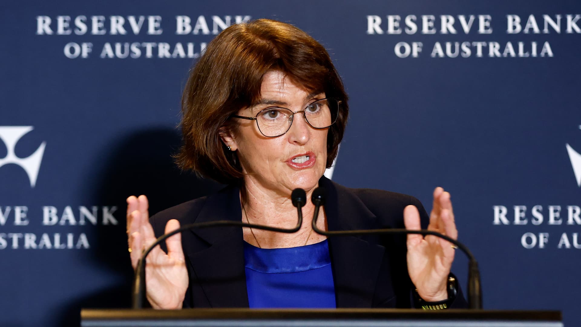 Australia's Central Bank Cuts Rates: Inflation Concerns Recede Australia's Central Bank Cuts Rates: Inflation Concerns Recede