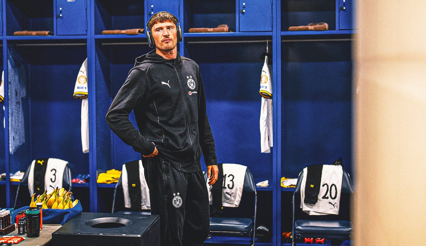 Avoiding Cincinnati's Heat: Dortmund's Locker Room Viewing Of The Match Avoiding Cincinnati's Heat: Dortmund's Locker Room Viewing Of The Match