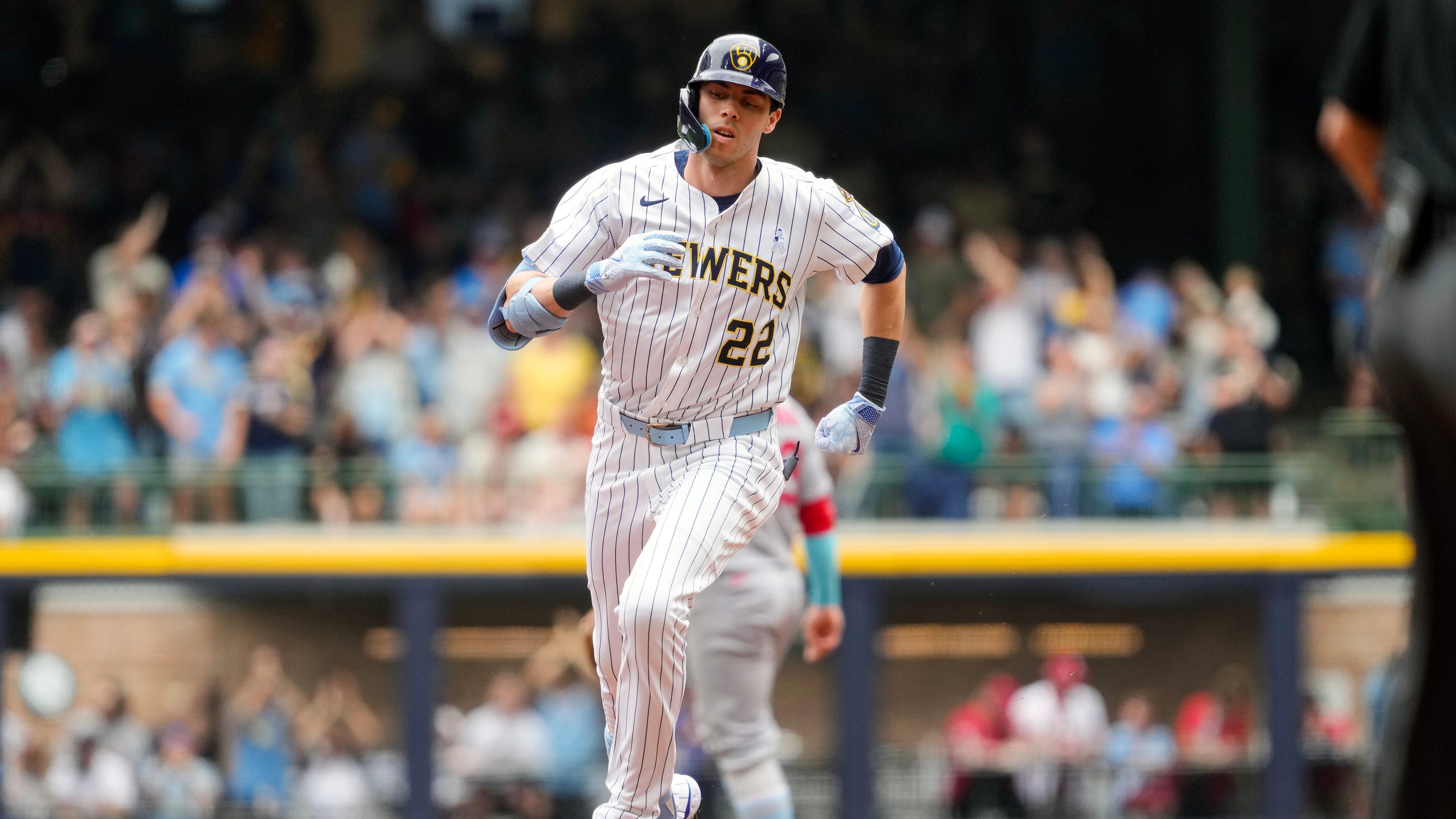 Close Game: Brewers Defeat Cardinals 3-2 Behind Yelich's Homer