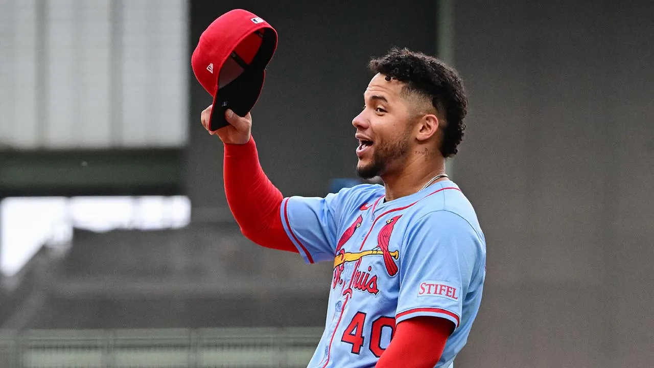 Contreras-Brewers Collision: Cardinals Catcher's Furious Reaction After First Base Incident Contreras-Brewers Collision: Cardinals Catcher's Furious Reaction After First Base Incident