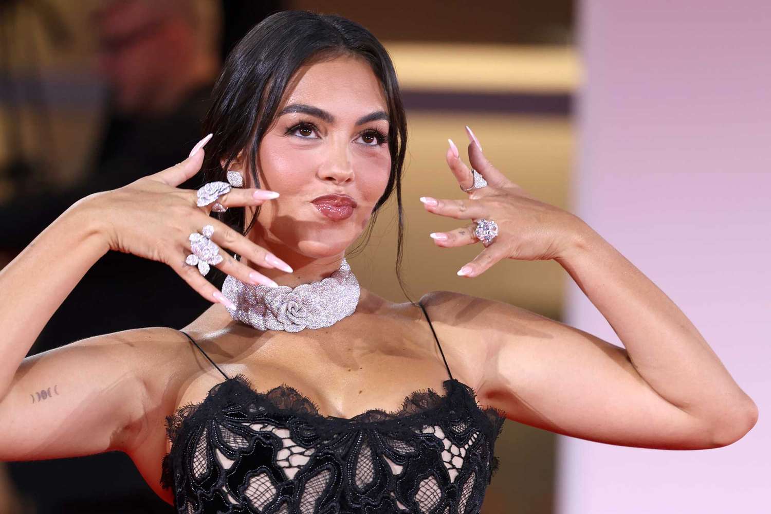 Cristiano Ronaldo's Fiancée, Georgina Rodríguez, Displays Stunning Ring In Venice Cristiano Ronaldo's Fiancée, Georgina Rodríguez, Displays Stunning Ring In Venice