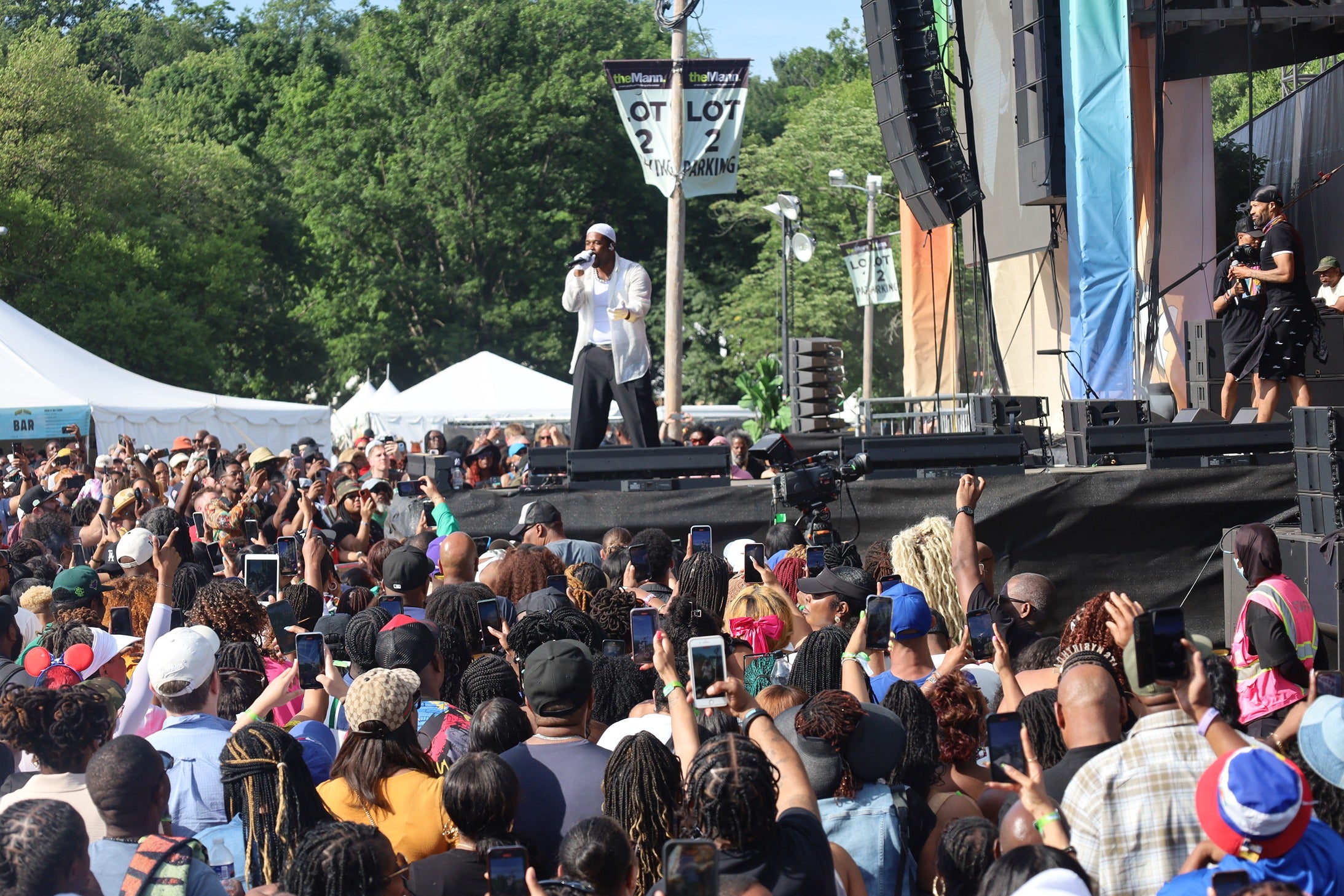 Experience Philadelphia: Roots Picnic, Pride, And Porchfest Highlights Experience Philadelphia: Roots Picnic, Pride, And Porchfest Highlights