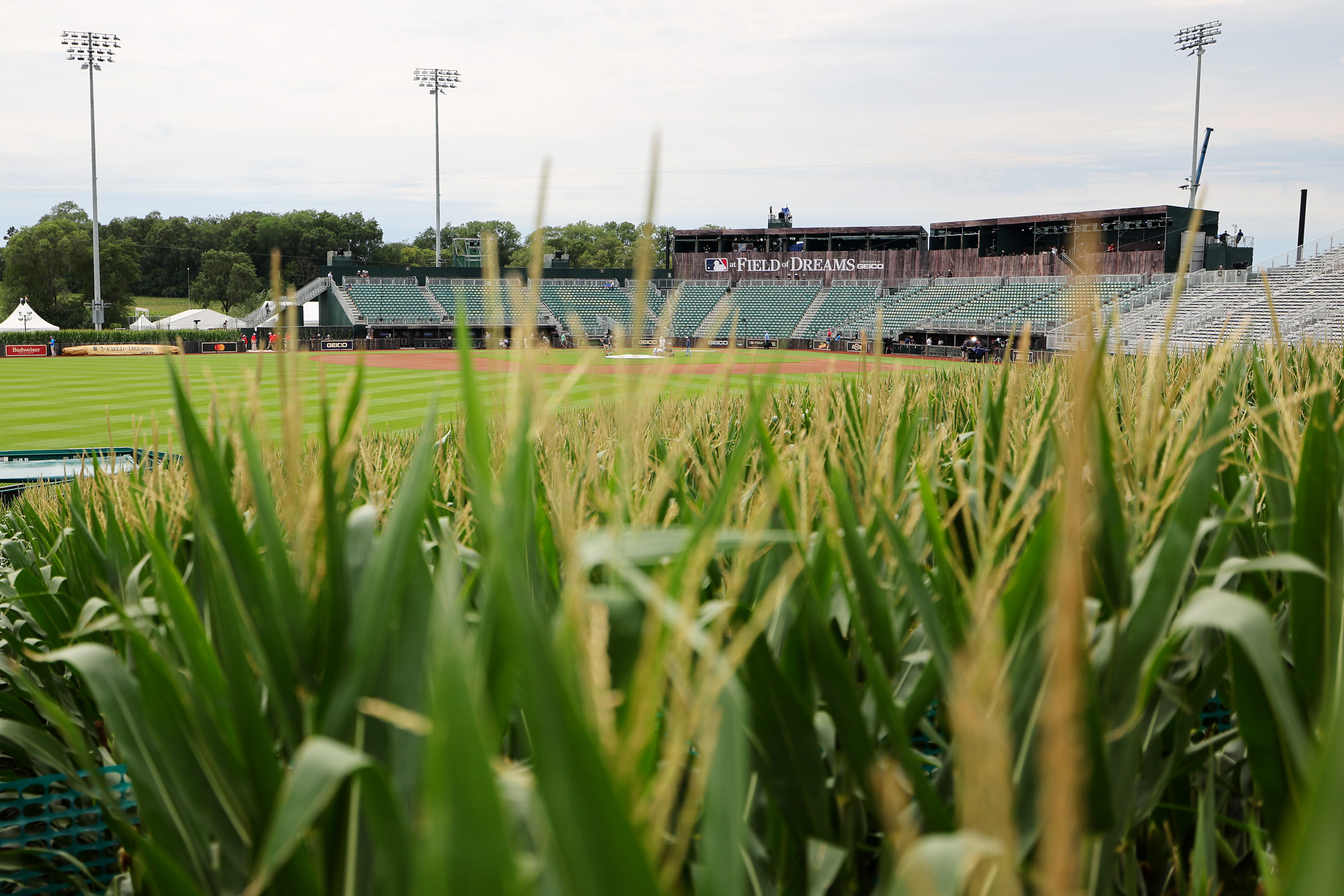Field Of Dreams Game: Phillies-Mets Rivalry Renewed After 3-Year Break