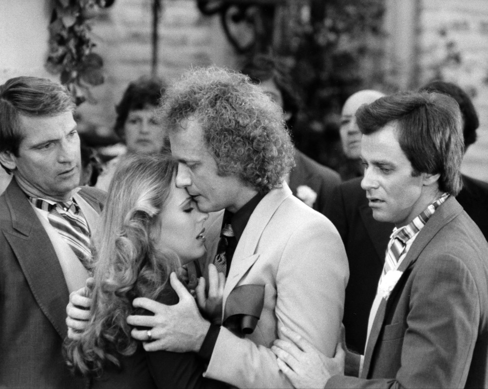 General Hospital's Genie Francis Mourns The Passing Of Chris Robinson General Hospital's Genie Francis Mourns The Passing Of Chris Robinson