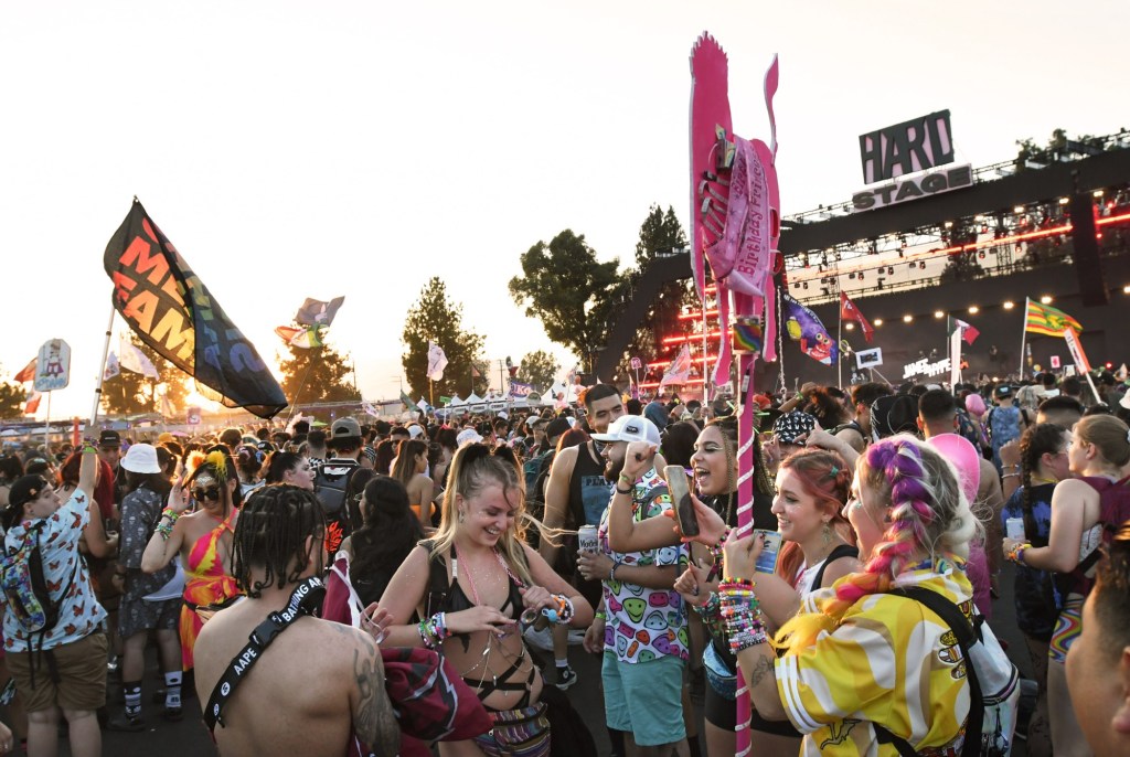 Hard Summer Survival Guide: Tips For A Smooth Festival Experience Hard Summer Survival Guide: Tips For A Smooth Festival Experience