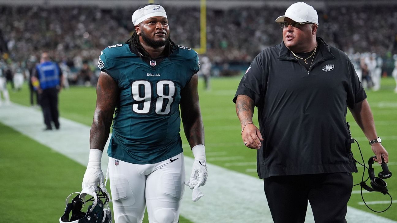 Jalen Carter Spitting Incident: Eagles Defensive Tackle Ejected From Game Jalen Carter Spitting Incident: Eagles Defensive Tackle Ejected From Game