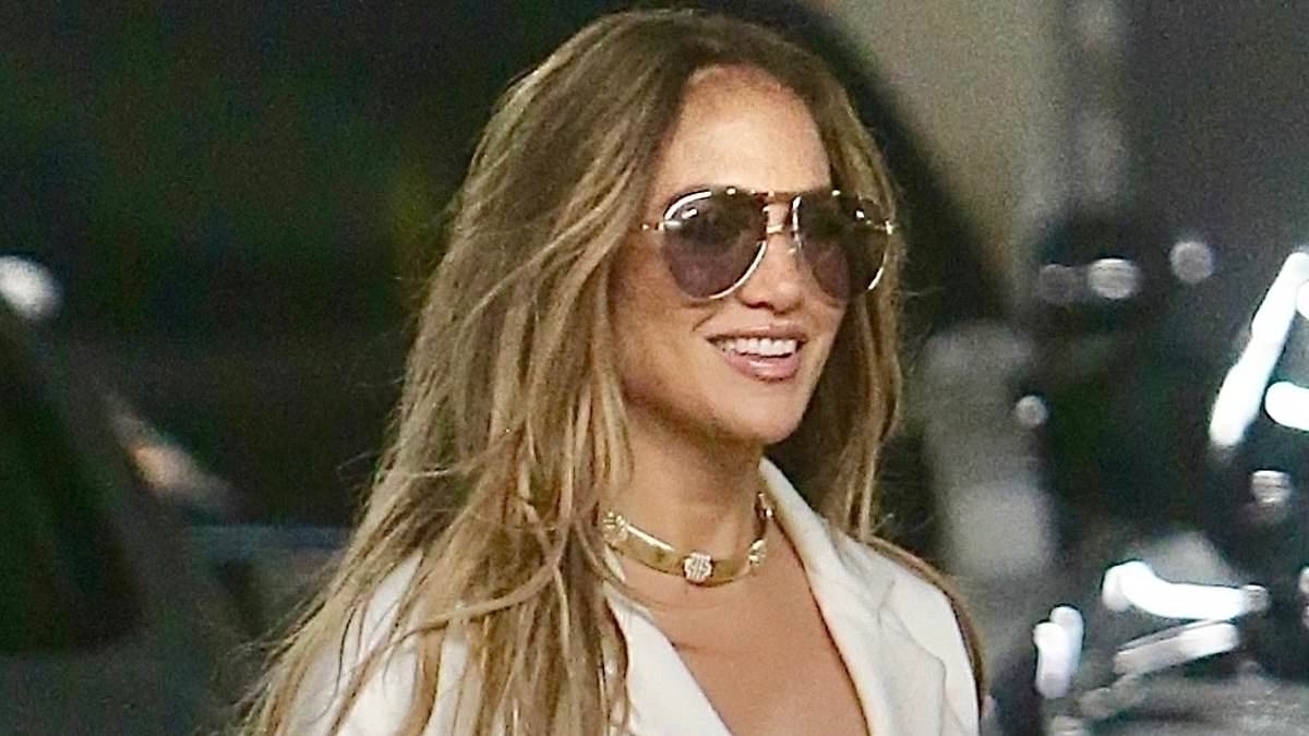 Jennifer Lopez Spotted In Stunning Skirt Suit Post-Roast Controversy Jennifer Lopez Spotted In Stunning Skirt Suit Post-Roast Controversy