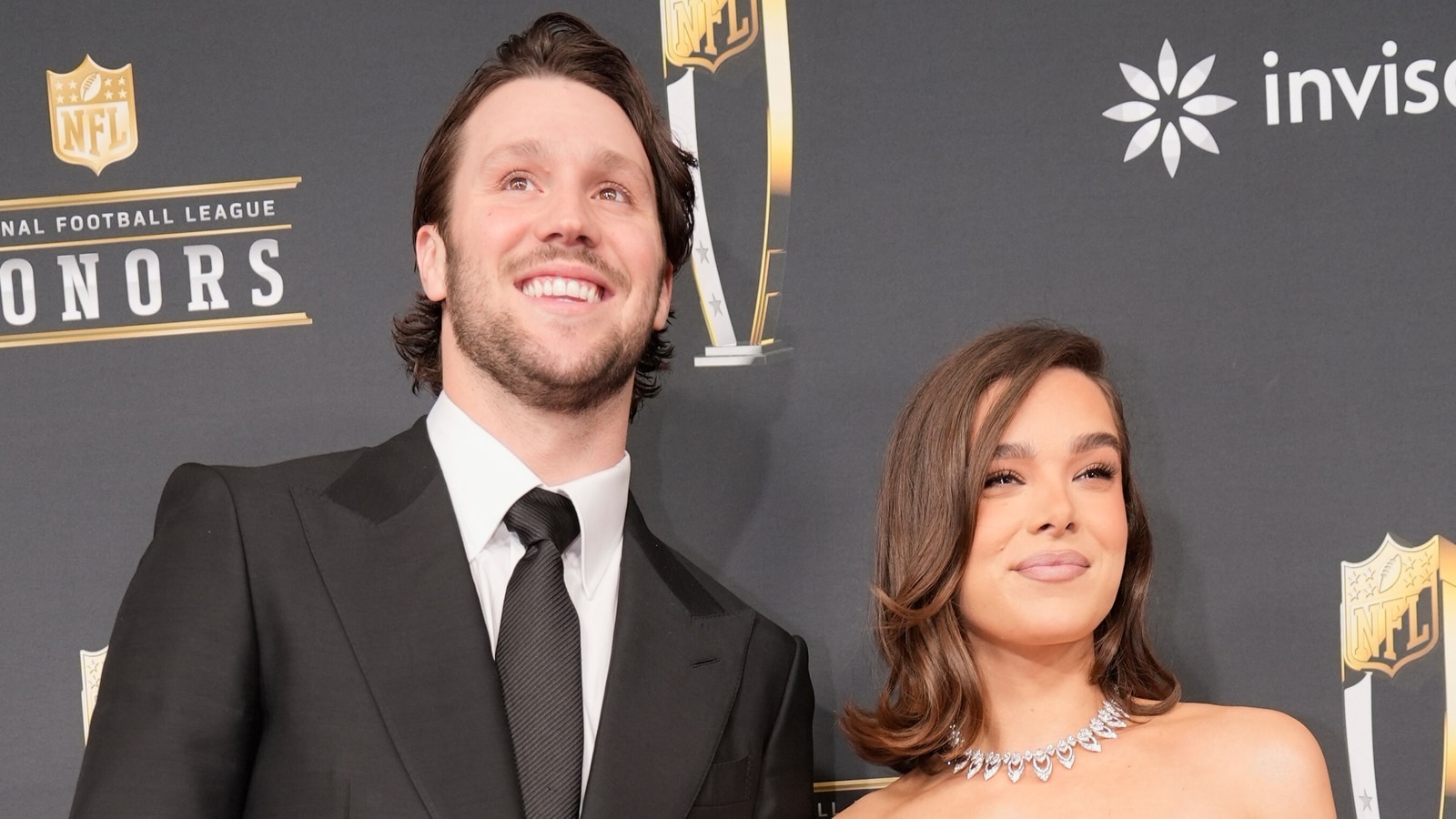 Josh Allen Skips Bills' Preseason Game For Date Night With Hailee Steinfeld Josh Allen Skips Bills' Preseason Game For Date Night With Hailee Steinfeld