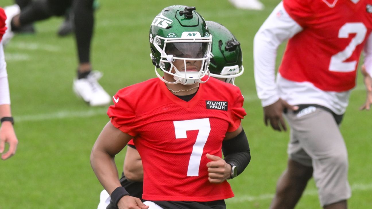 Justin Fields Suffers Leg Injury At Chicago Bears Training Camp Justin Fields Suffers Leg Injury At Chicago Bears Training Camp