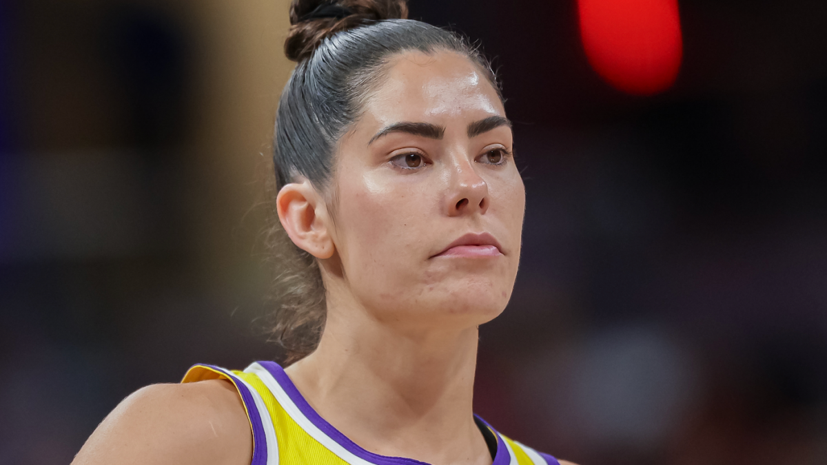 Kelsey Plum And Caitlin Clark: A Friendly Rivalry On Display At Sparks Game