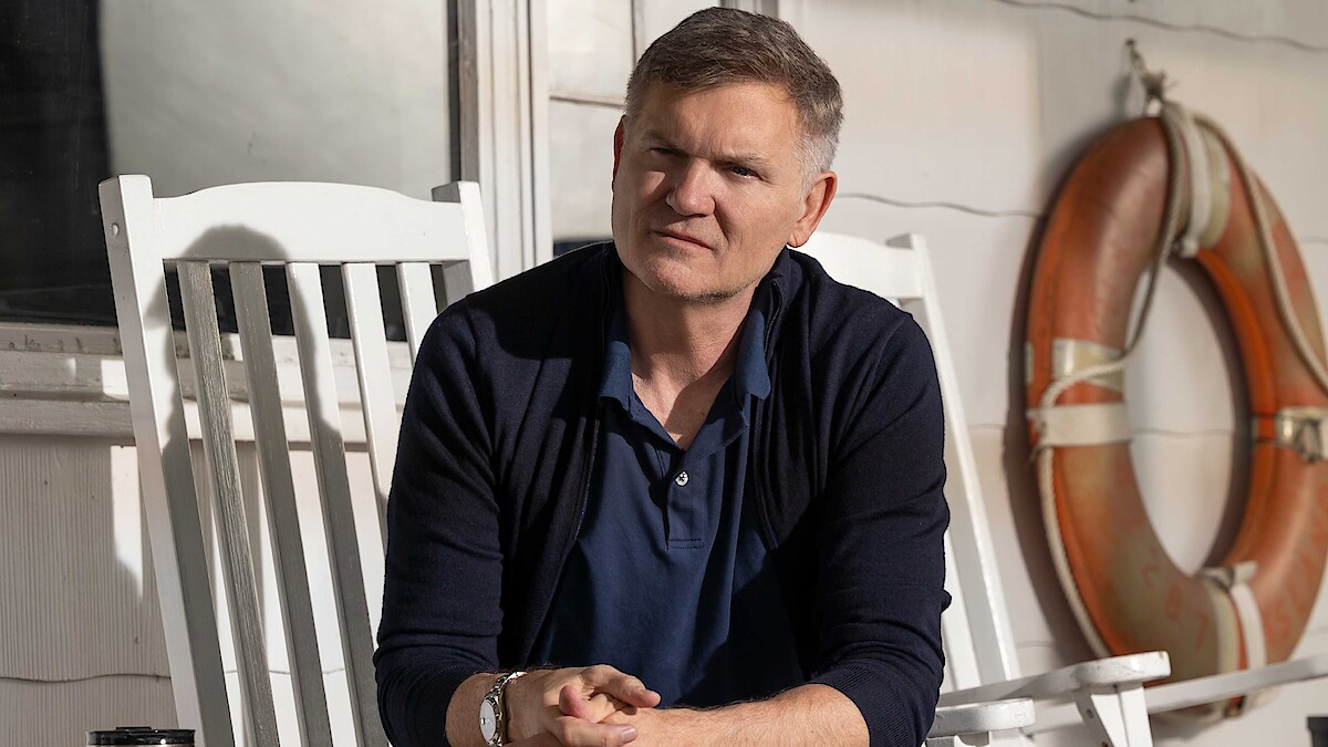 Kevin Williamson's Waterfront Stroll: Design Inspiration And Creative Process