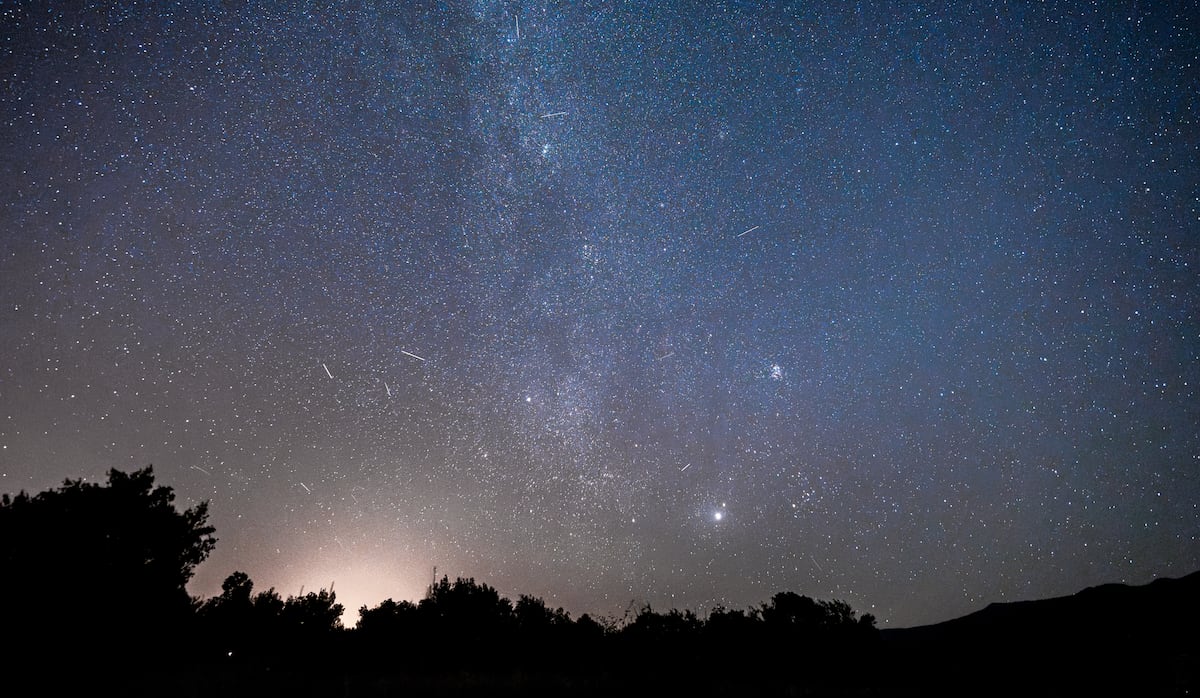 Lluvia De Perseidas 2025:  Mejor Momento Y Lugar Para Verlas En España