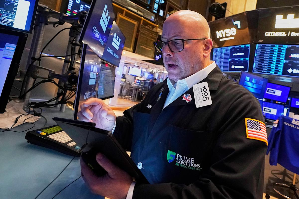 Market Update: S&P 500 Leads Gains, Dow And Nasdaq Rise Amidst Moody's Downgrade Market Update: S&P 500 Leads Gains, Dow And Nasdaq Rise Amidst Moody's Downgrade