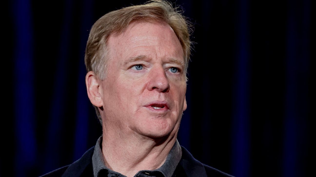 Moment Of Silence At NFL Games For Four Killed In New York City Shooting Moment Of Silence At NFL Games For Four Killed In New York City Shooting