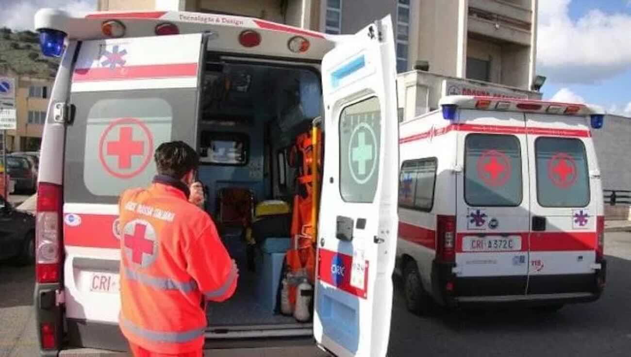 Morte A Mondello: 23enne Scivola E Finisce Nell'elica Morte A Mondello: 23enne Scivola E Finisce Nell'elica