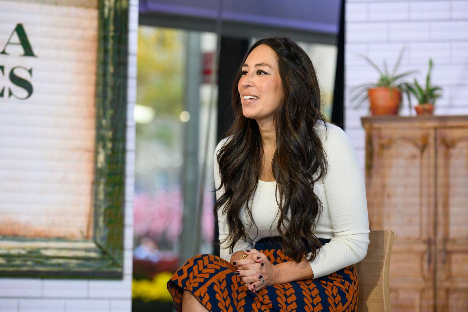 Pet-Friendly And Chic: Joanna Gaines' Elegant Rug Under $100 Pet-Friendly And Chic: Joanna Gaines' Elegant Rug Under $100