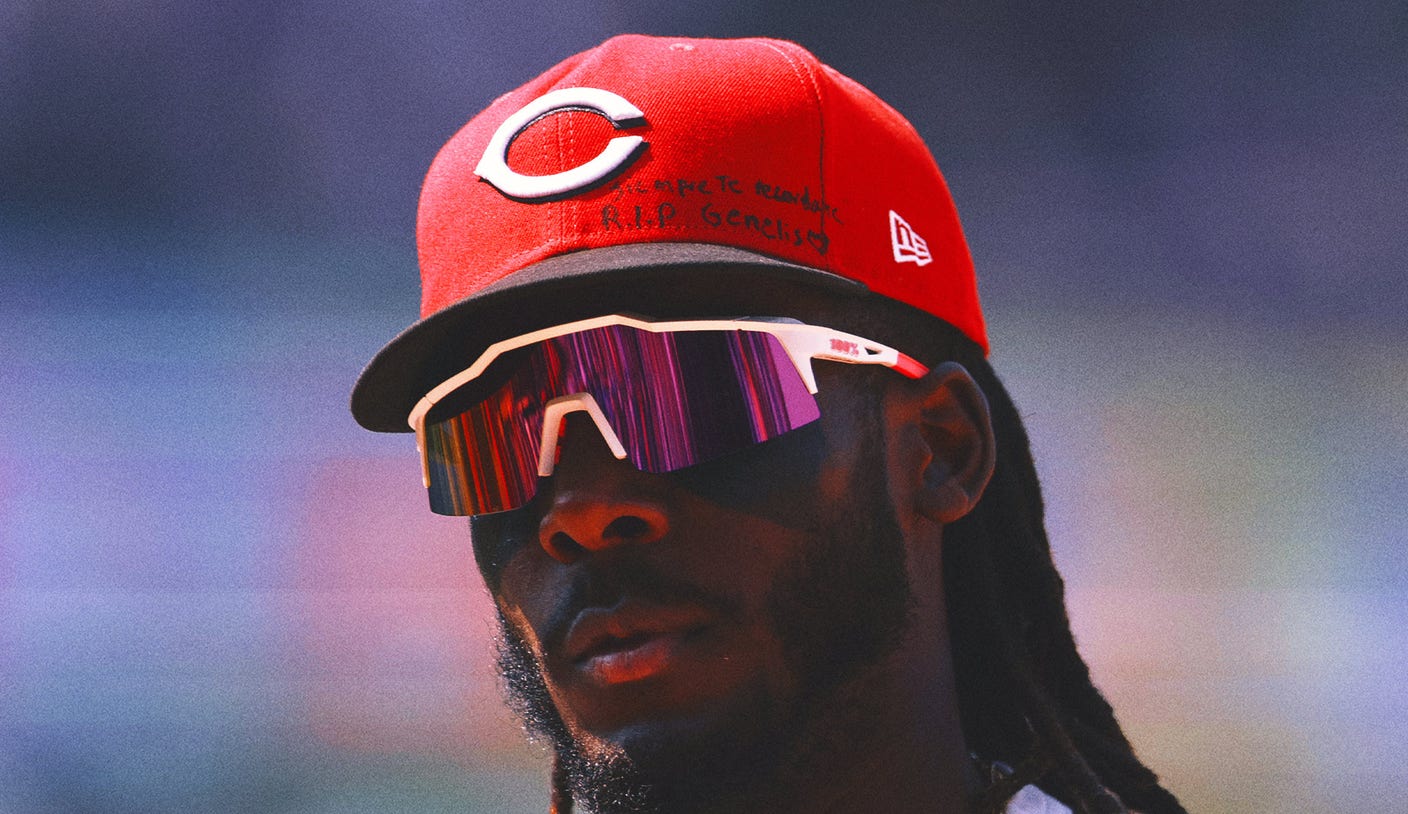 Reds' De La Cruz Homers After Sister's Passing Reds' De La Cruz Homers After Sister's Passing