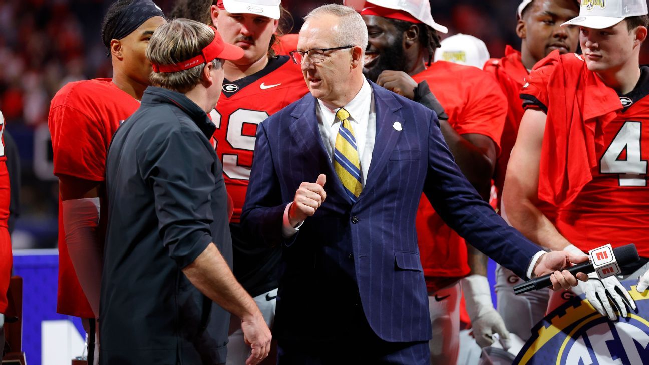 Sankey Discusses 12-Team CFP Model With SEC Coaches Amidst Timing Concerns Sankey Discusses 12-Team CFP Model With SEC Coaches Amidst Timing Concerns