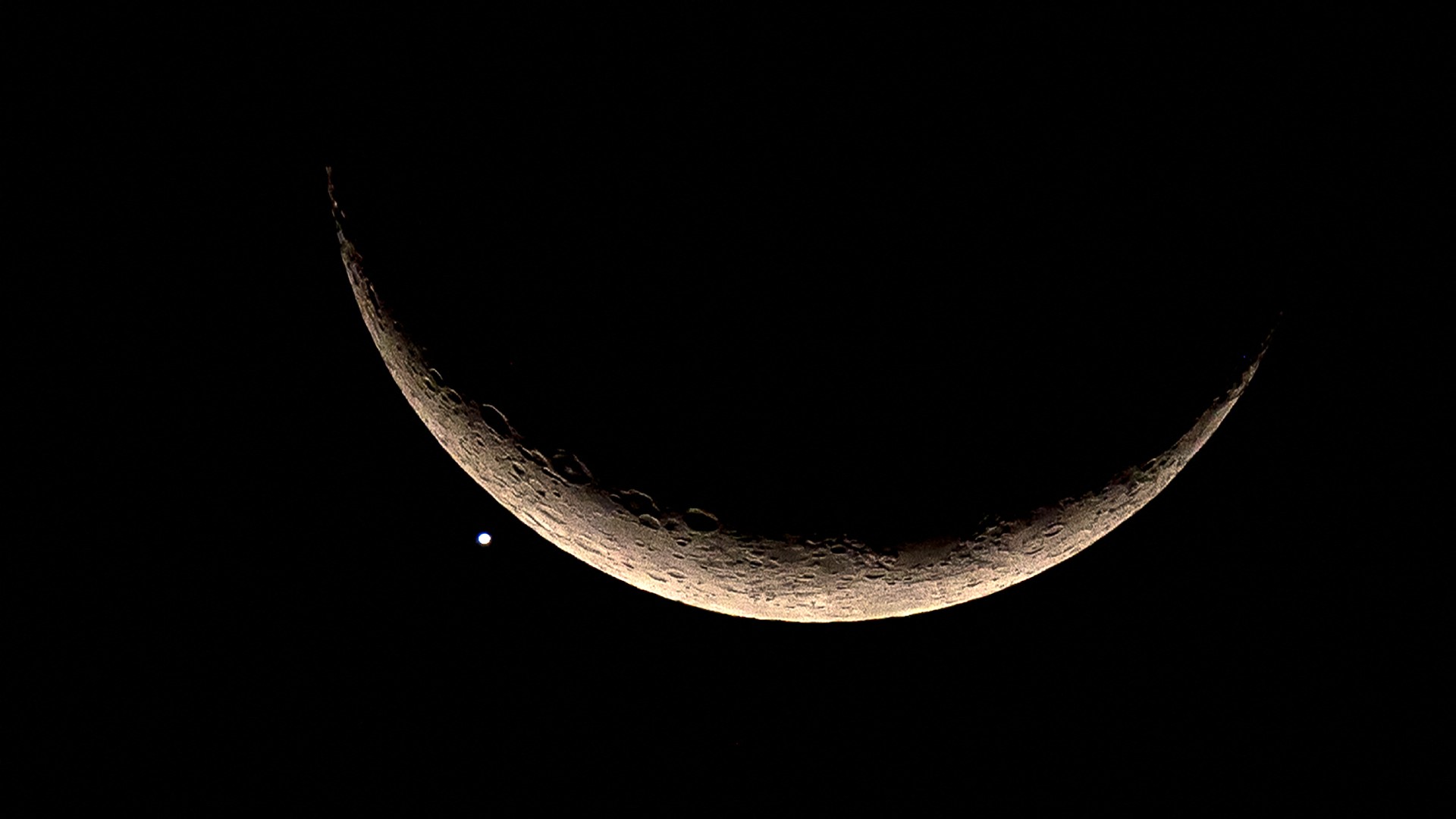 September 19th: Witness The Crescent Moon's Close Encounter With Venus