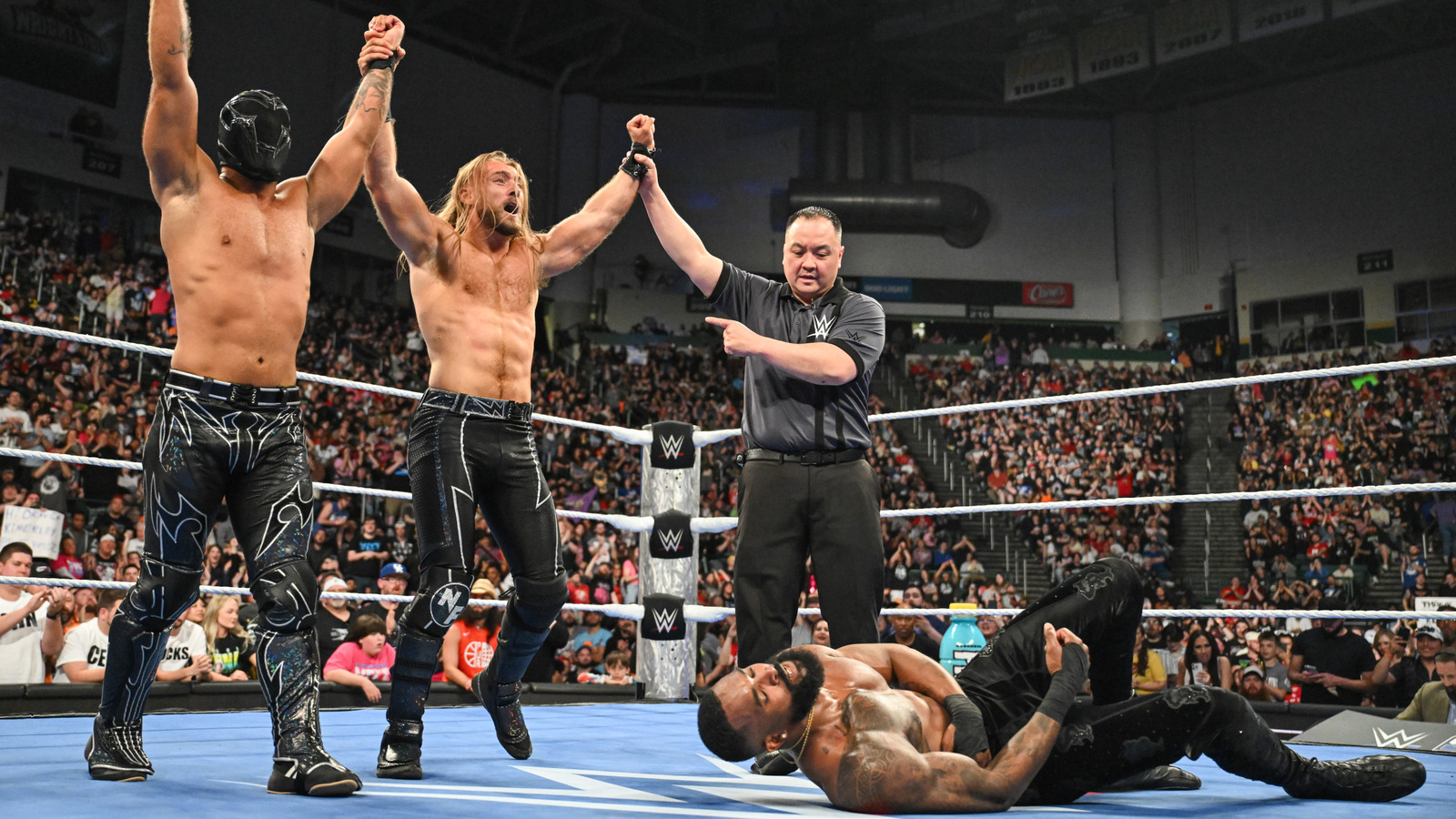 SmackDown Results (5/23): Tag Team Championship Match & MITB Qualifying Rounds SmackDown Results (5/23): Tag Team Championship Match & MITB Qualifying Rounds
