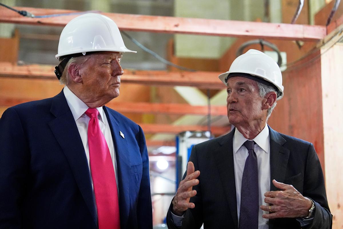 Unprecedented Meeting: Trump's Visit To The Fed Leads To Public Interest Rate Feud