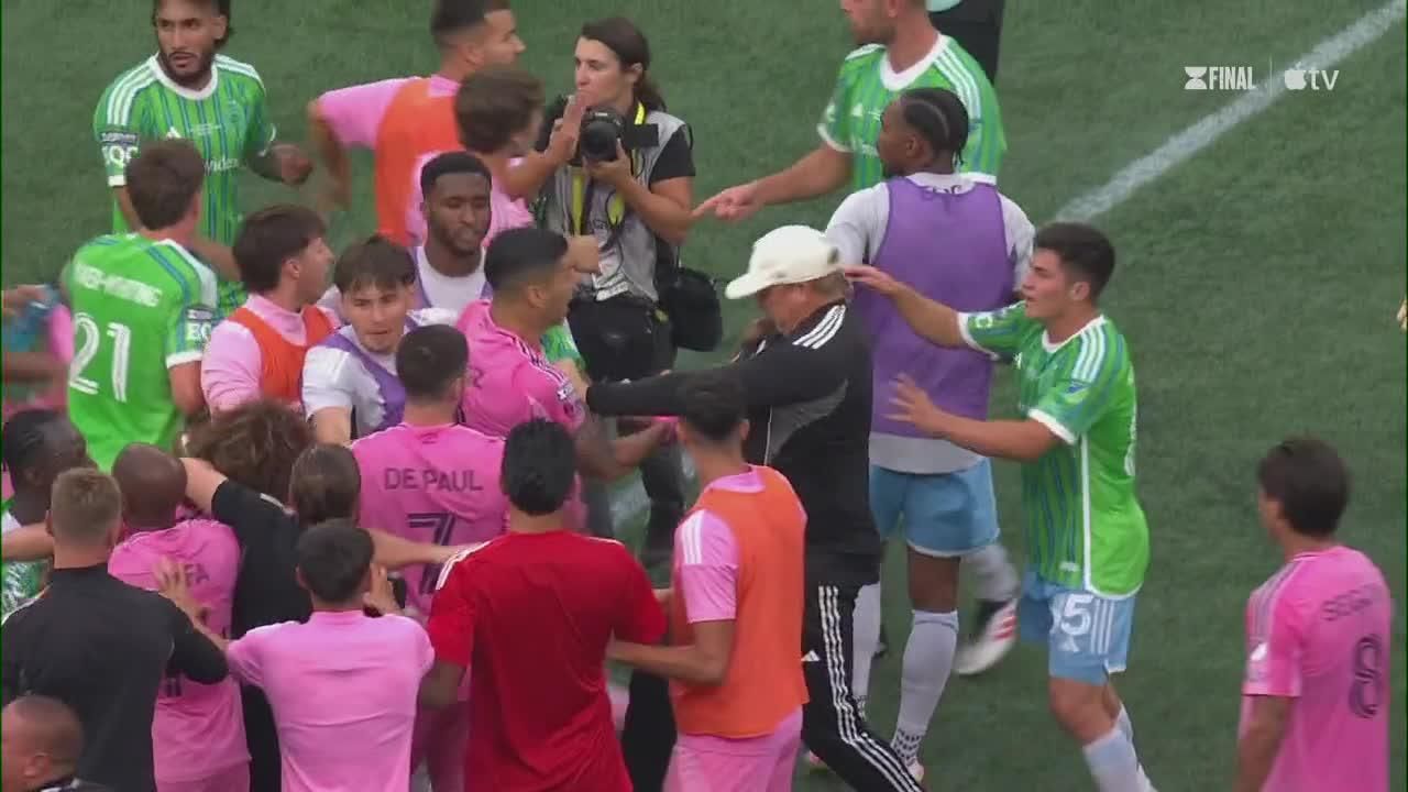 Video Evidence Surfaces: Examining The Luis Suárez Spitting Allegation Against Seattle Sounders Staff Video Evidence Surfaces: Examining The Luis Suárez Spitting Allegation Against Seattle Sounders Staff